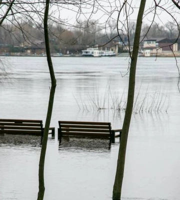 В Киеве резко поднялся уровень воды в Днепре
