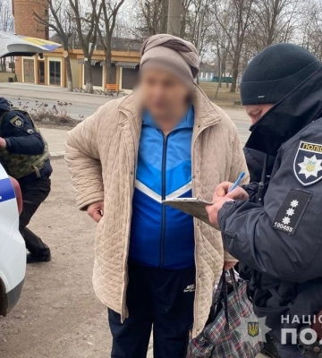 Поліцейські Сумщини допомагають у евакуації людей з прикордонних населених пунктів