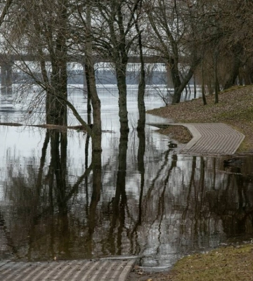 В Киеве резко поднялся уровень воды в Днепре