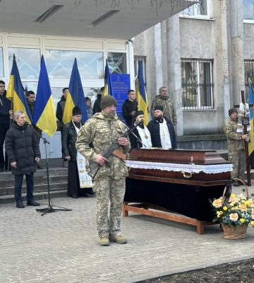 Син зараз теж у війську: на Волині попрощалися з Героєм Олександром Галенком. Фото