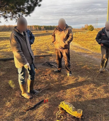 Обріз рушниці, пістолет і патрони: четверо жителів Рівненщини незаконно зберігали зброю
