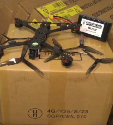 Від громади Харкова військовим на фронт передали 100 FPV-дронів (відео)