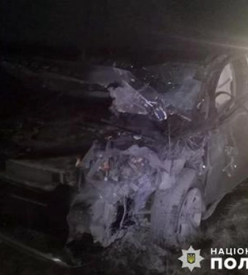 Під Полтавою легковик зіткнувся з вантажівкою