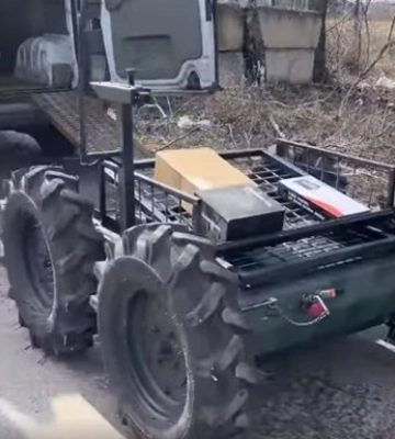 Фін привіз прикордонникам наземні дрони