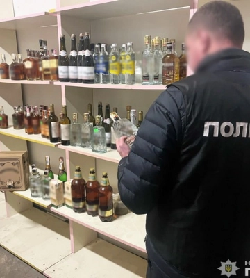 У Чернігові поліцейські вилучили понад 2 тонни фальсифікованого алкоголю