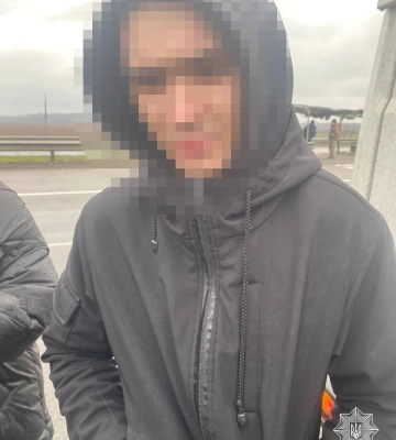 На Черкащині затримали водія, який мав при собі, ймовірно, наркотики