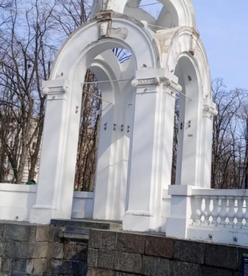 У Харкові з фонтана Дзеркальний струмінь вкрали світильники