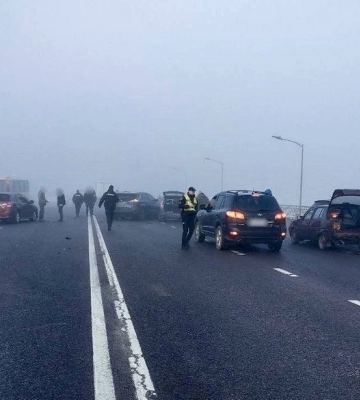 У Львові на Скнилівському мосту трапились три ДТП за участі 27 транспортних засобів