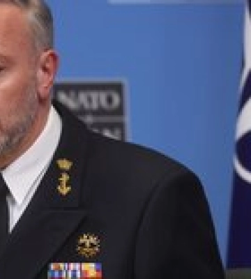 Адмирал Бауэр: Флаг Швеции будет не единственным сине-желтым в НАТО