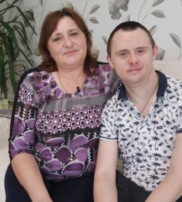 «Мамо, вони такі, як я – сонечка»: історія 38-річного лучанина із синдромом Дауна