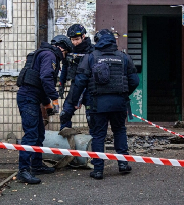 Після ранкової атаки росіян у Шевченківському Києва знайшли бойову частину ракети Х-101