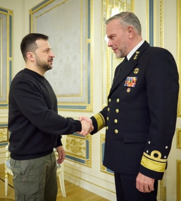 Зеленский сказал главе военного комитета НАТО, что Украина рассчитывает на решения Вашингтонского саммита, которые приблизят ее&amp;hellip;