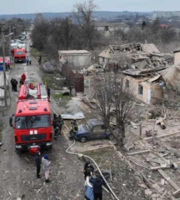У Запоріжжі під завалами приватного будинку шукають двох людей