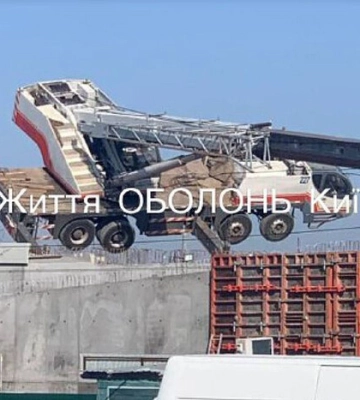 В Оболонському районі столиці впав будівельний кран 