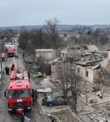Внаслідок ворожої атаки по Запоріжжю дві людини вважаються зниклими, серед них — дитина