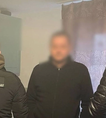 Фальшиві документи за $3000: на Львівщині затримано шахрая, який пропонував посвідчення "водія-експедитора"