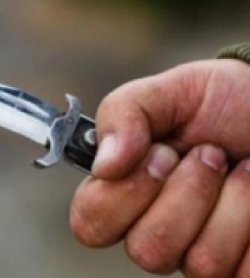 У Нововолинську чоловік вдарив ножем жителя Володимира, після чого порізав і себе
