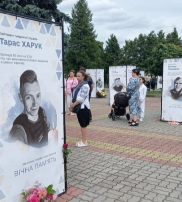 У селах на Волині встановлять спеціальні конструкції з портретами загиблих Героїв