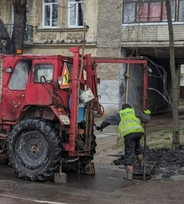 У Львові очистили майже тисячу дощоприймачів