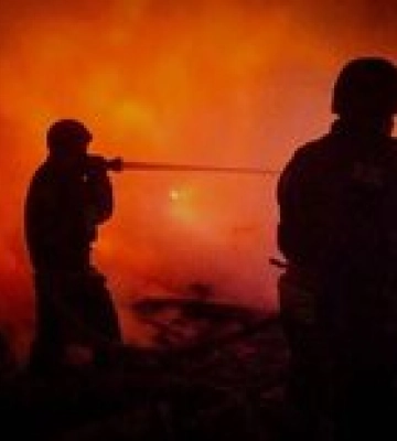 Российская атака. Под Шосткой потушили пожар, который мог перекинуться вокруг: видео, фото