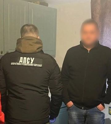 На Львівщині «широкопрофільного» зловмисника підозрюють у шахрайствах, підробці документів та незаконному переправленні осіб через держкордон