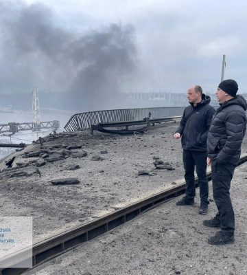 В результате попадания в ДнепроГЭС произошла утечка нефтепродуктов в Днепр