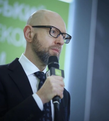 Арсеній Яценюк зверненувся до цивілізованого світу: Україна повинна перемогти, дайте зброю