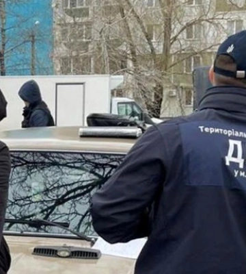 У Черкасах ДБР затримало правоохоронця за допомогу в ухиленні від мобілізації