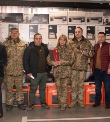Дніпряни передали захисникам 400 одиниць різного виду оргтехніки та обладнання