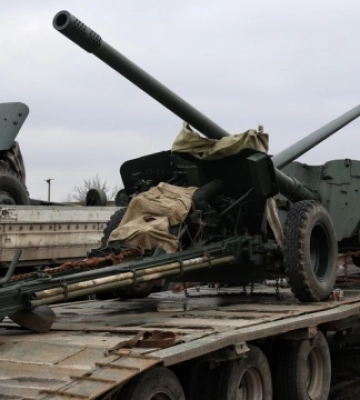 В Одесі волонтери передали військовим мобільні лазні та відновлену трофейну техніку