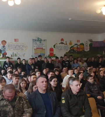 Пройшов Іловайський котел, а нині вчителює: на Волині відзначили добровольця