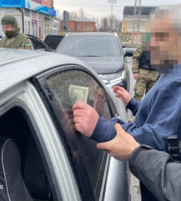В Хмельницкой области будут судить правоохранителя, который переправлял уклонистов за границу