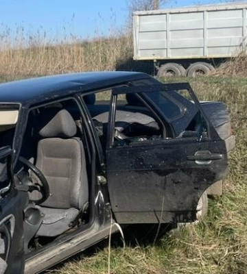 Одеська область: вантажівка виїхала на «зустрічку» і протаранила ВАЗ