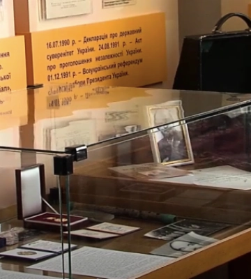 У Чернівцях відкрили виставку на честь видатного українця Тараса Кияка