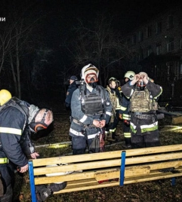 У Харкові внаслідок повторного обстрілу постраждали рятувальник та поліцейський