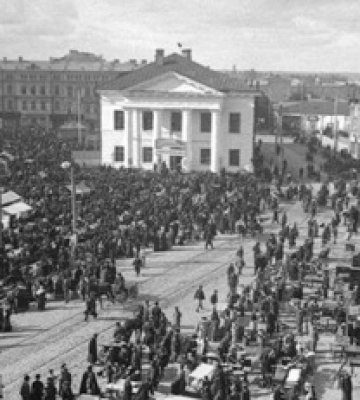 Трамваи и море людей: интересные фото Контрактовой площади в Киеве в 1920-х годах