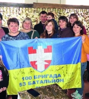 Їздили ділитися своїм досвідом в інші села: на Волині волонтерки зробили понад 7 тисяч грілок для воїнів