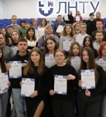 У Луцькому НТУ учнів та педагогів вчать працювати зі штучним інтелектом