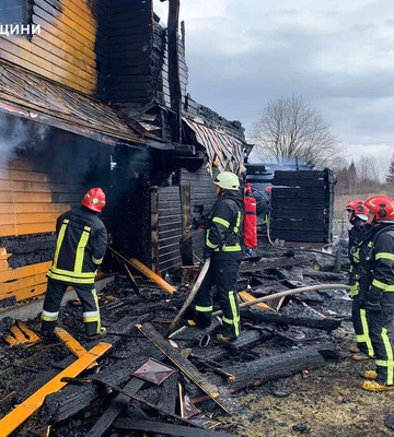 У Львівській області згоріла деревʼяна церква XIX століття: врятували дзвіницю