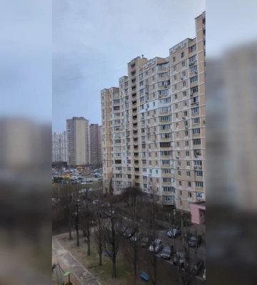 В Киеве мужчина открыл стрельбу с балкона на Позняках, — соцсети (видео)