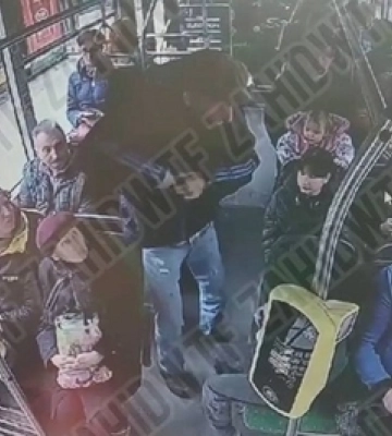 У Львові неадекват побив палицею 13-річну дівчинку в тролейбусі (відео)