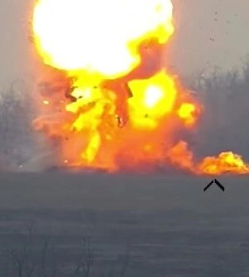 Детонация боекомплекта вражеского танка на Запорожском направлении. ВИДЕО