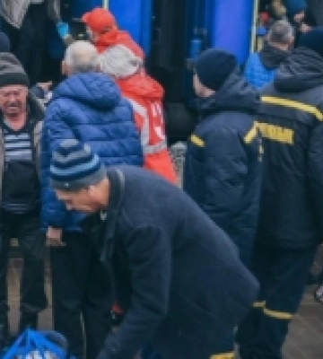На Рівненщині зустріли перший евакуаційний потяг із Донеччини