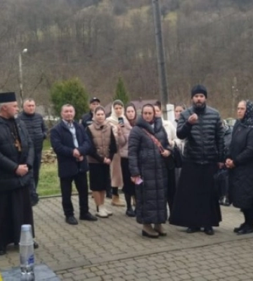 На Буковині після заборони УПЦ МП у храмі відспівати воїна, громада перейшла до ПЦУ