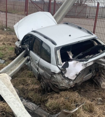 Відбійник &quot;прошив&quot; авто: на Рівненщині - ДТП із п`яним водієм