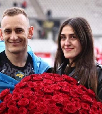 Романтическое признание: лидер Вереса сделал предложение своей девушке на стадионе в Германии