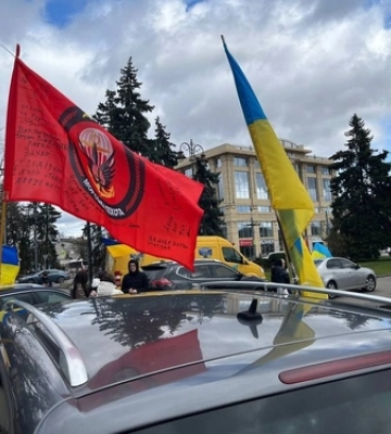 У Луцьку влаштували автопробіг на підтримку військовополонених