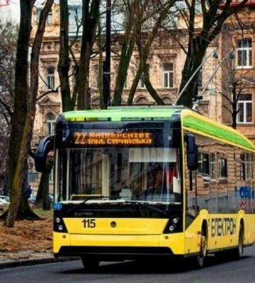 У львівському тролейбусі пасажир побив 13-річну дівчину (ВІДЕО)