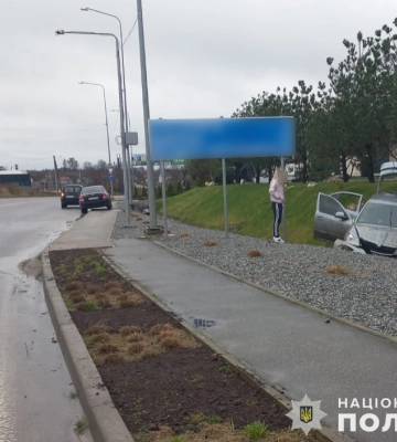 У Сокільниках водій не впорався з керуванням та з&#039;їхав з дороги