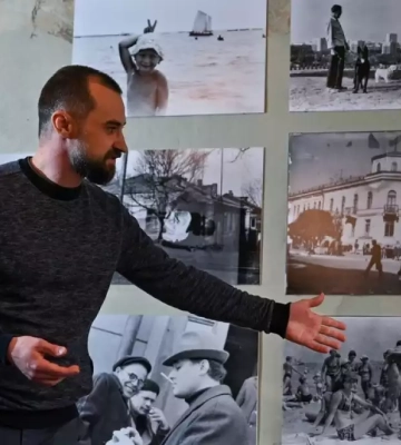 Фотограф з Маріуполя представив у Львові проєкт про сімейні альбоми своїх земляків
